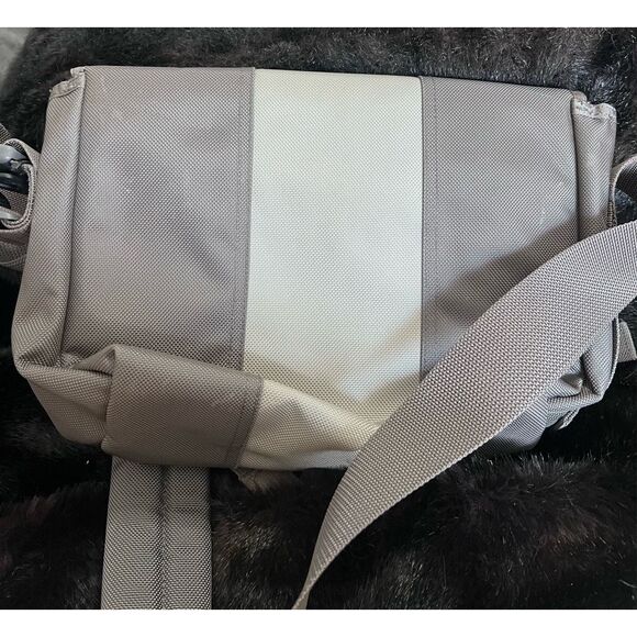 TIMBUK2 MESSENGER BAG 14 x 10  Gray brewing branded - Picture 3 of 8